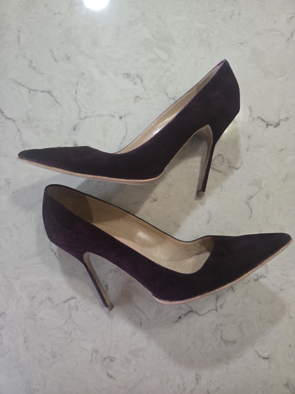 Manolo Blahnik Women's Pointed Suede Pumps in Plum 6.5 - Picture 10 of 14